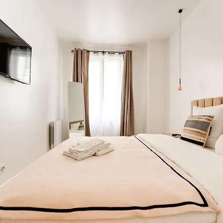 La Defense - Fully Furnished Two Bedrooms * Courbevoie